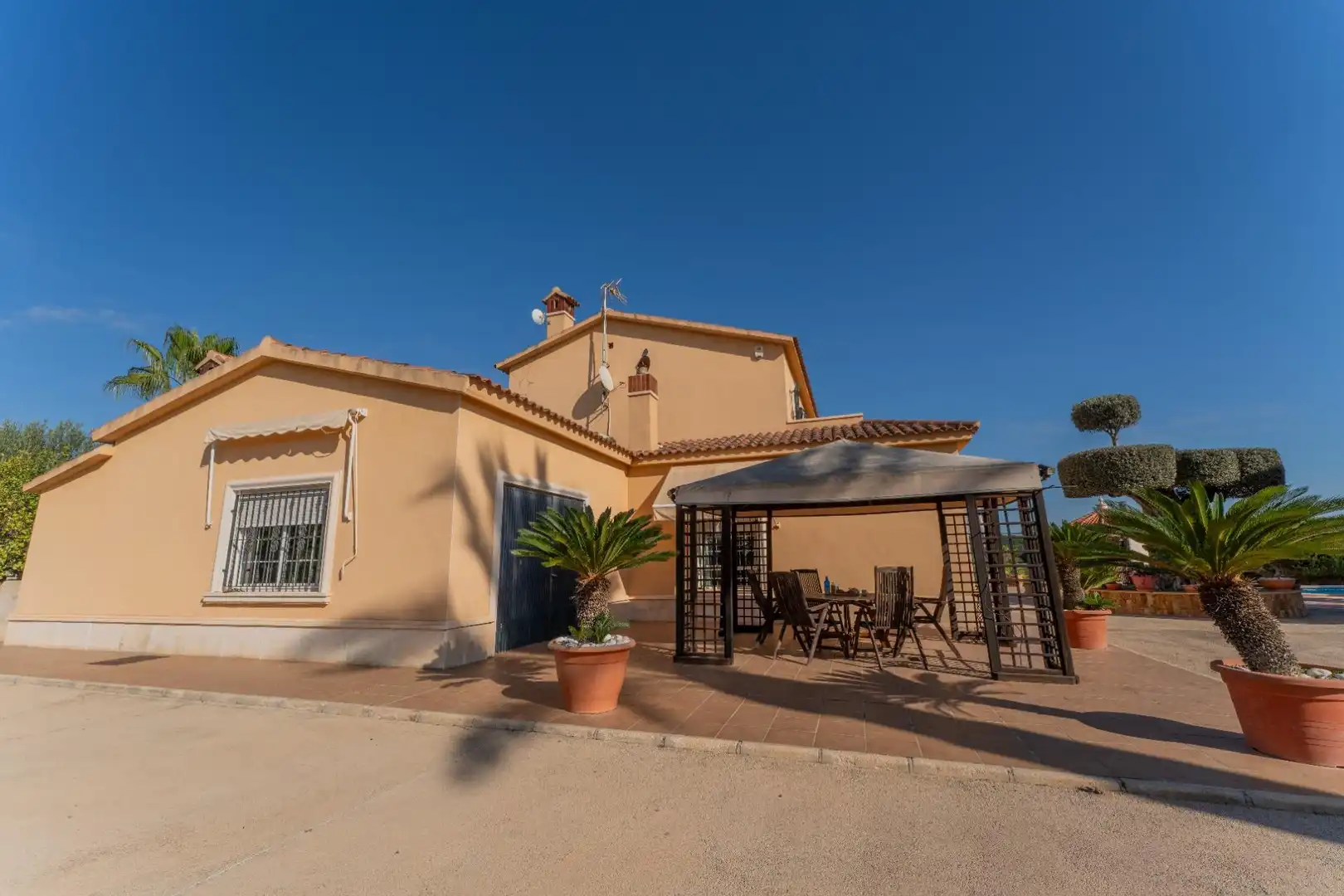 Vista exterior de Casa o chalet en venta en Elche / Elx con Trastero, Piscina y Balcón