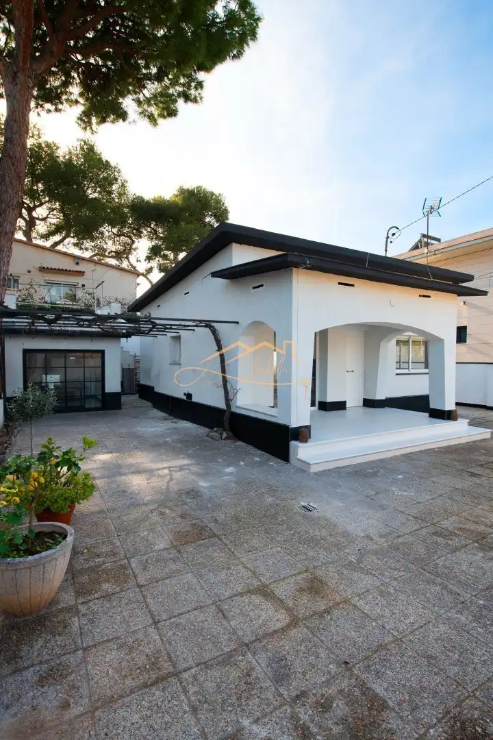 Exterior view of Houses for sale in Castelldefels  with Air Conditioner and Private garden
