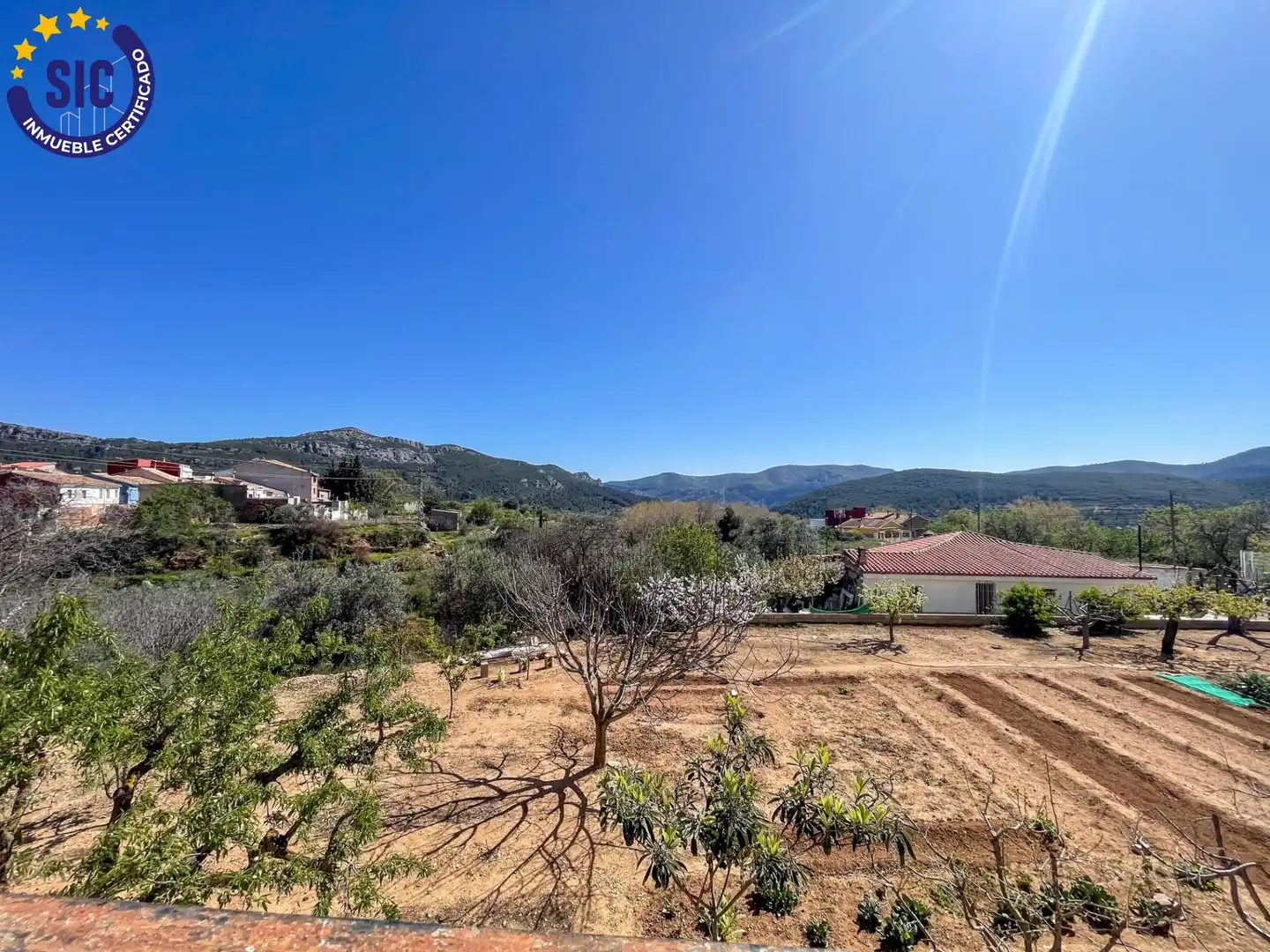 Maisonette zum Verkauf in Chera mit Heizung, Privatgarten und Balkon