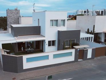 Chalet con balcón en venta en Mil Palmeras