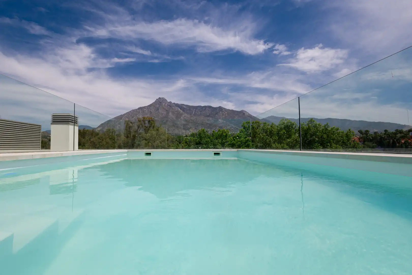 Piscina de Àtic en venda en Marbella amb Aire condicionat, Calefacció i Terrassa