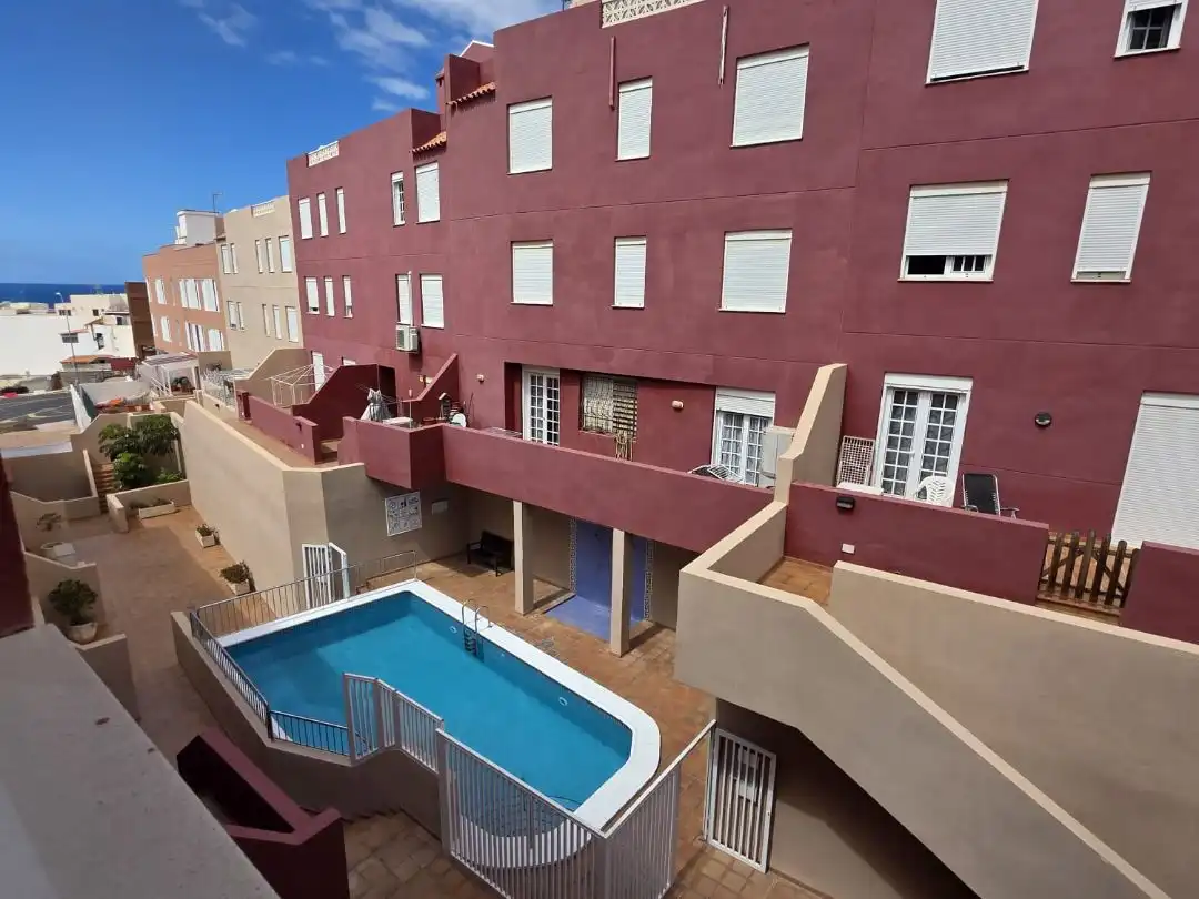 Apartment with pool for sale in C. El Velero 30, imagen 2