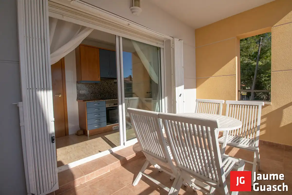Terrasse von Einfamilien-Reihenhaus zum Verkauf in Torredembarra mit Klimaanlage, Heizung und Privatgarten