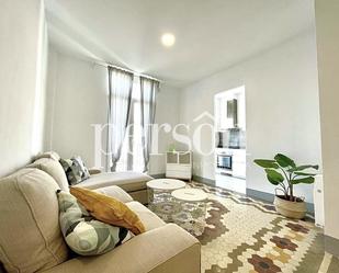 Living room of Flat to rent in  Valencia Capital  with Heating, Terrace and Furnished