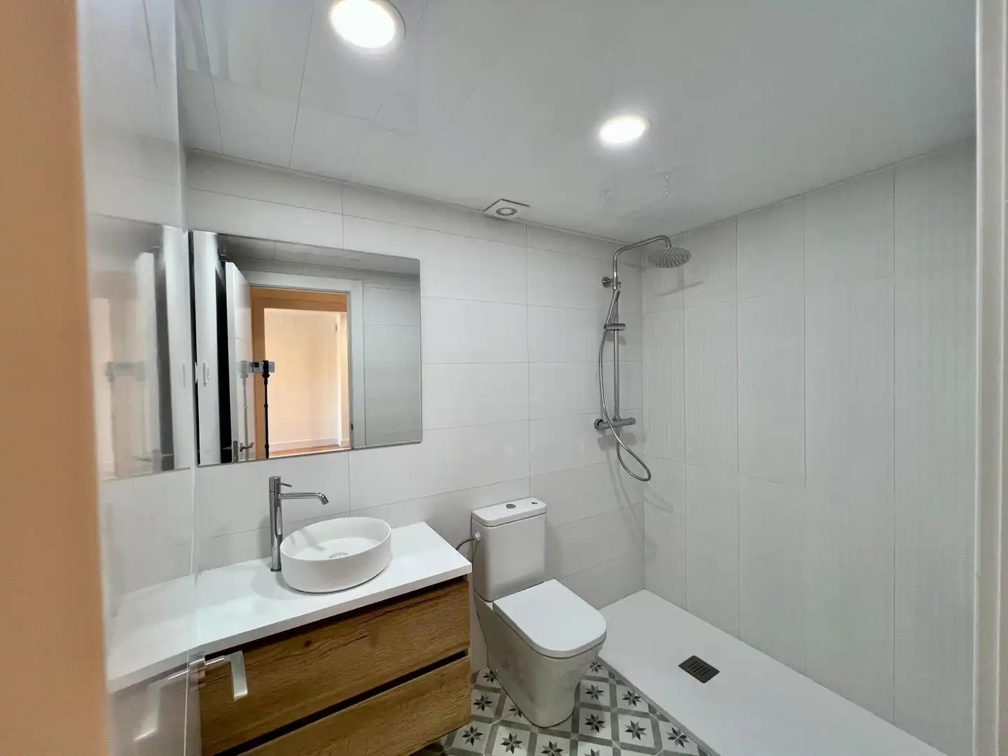 Bathroom of Flat for sale in Sabadell  with Air Conditioner, Heating and Terrace