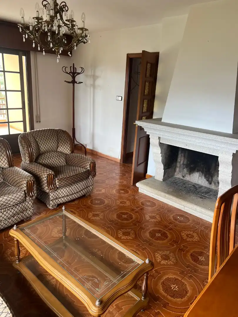 Sala d'estar de Casa o xalet en venda en Arteixo amb Jardí privat, Parquet i Terrassa