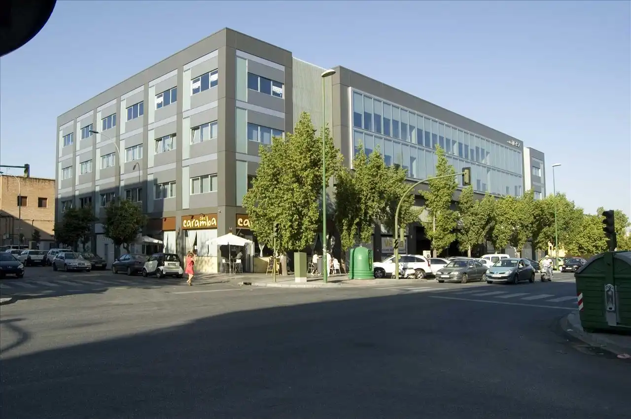 Vista exterior de Oficina en venda en Sevilla