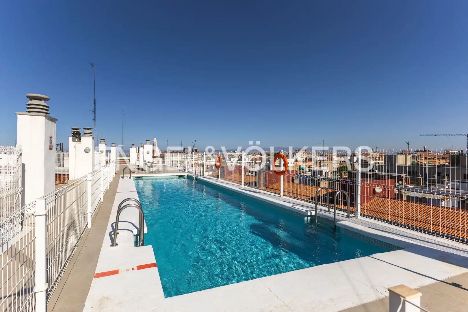 Swimming pool of Flat for rent in Madrid  with Air Conditioner, Heating and Furnished