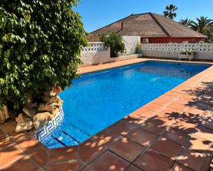 Piscina de Casa adosada en venda en La Nucia amb Aire condicionat, Calefacció i Jardí privat