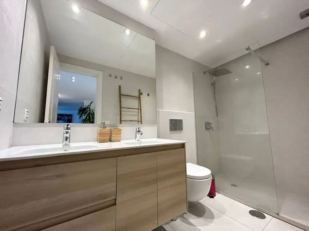 Baño de Dúplex en venta en Marbella con Aire acondicionado, Calefacción y Jardín privado