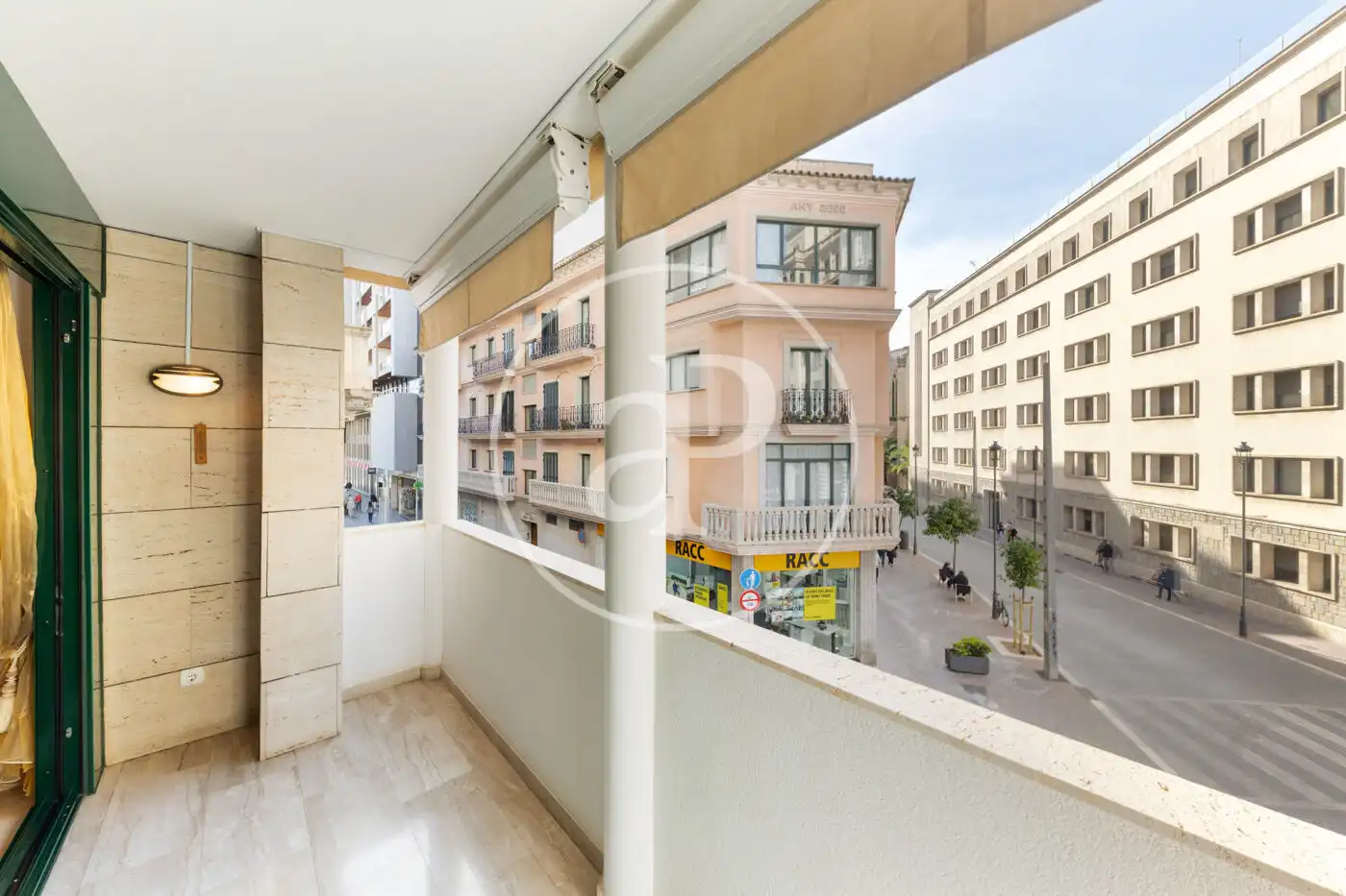 Außenansicht von Wohnung zum Verkauf in  Palma de Mallorca mit Klimaanlage, Heizung und Privatgarten