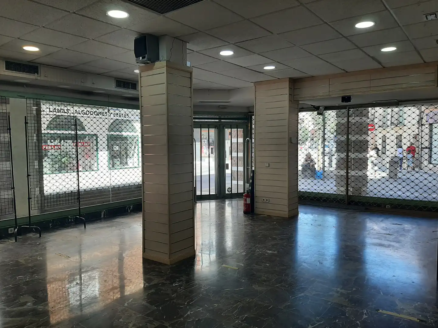 Local comercial de lloguer a Estación - Parque O'Donnell, imagen 2