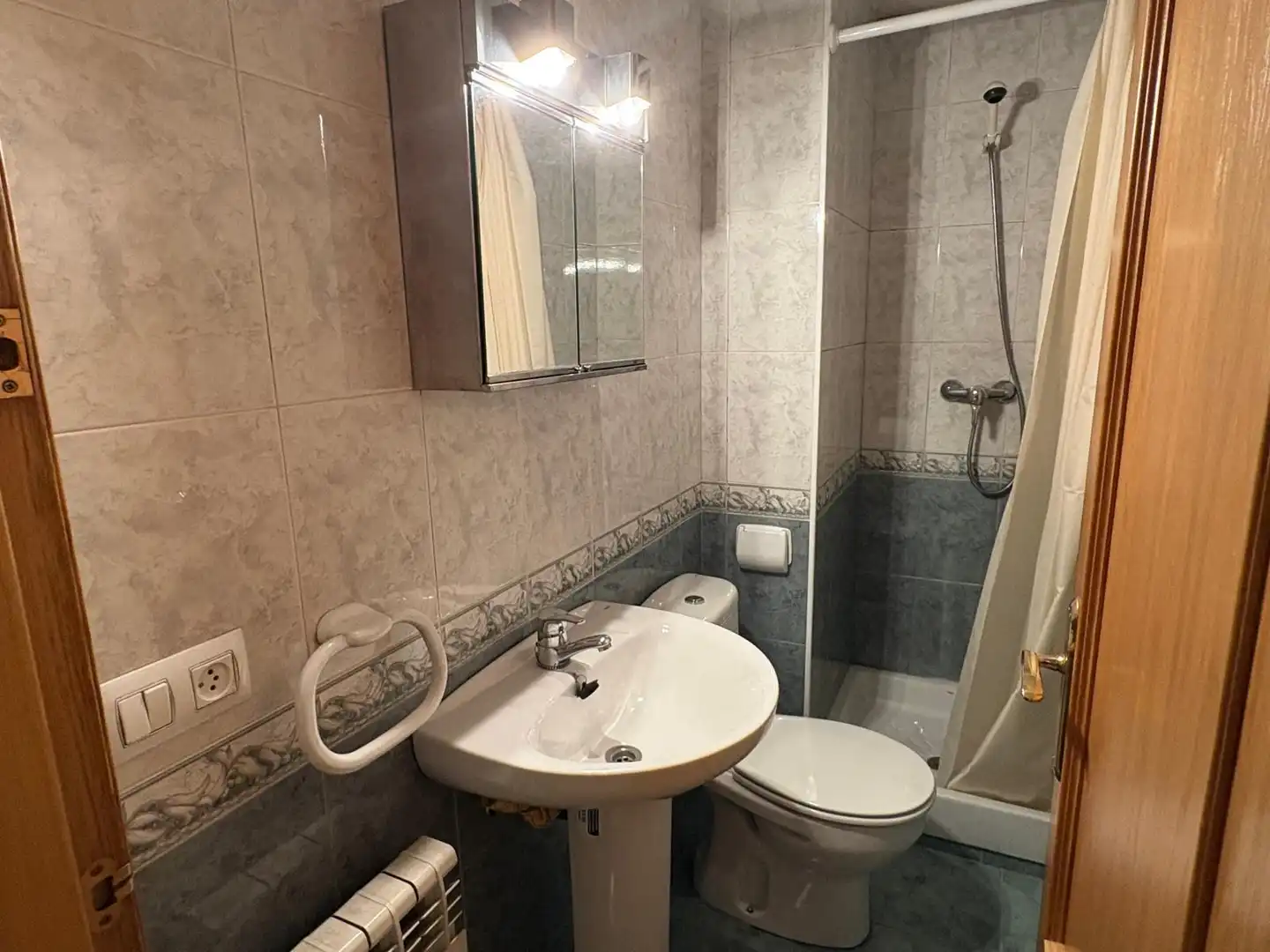 Baño de Piso en venta en Solsona con Calefacción, Terraza y Horno