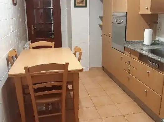 Küche von Wohnung zur Miete in Boiro mit Heizung, Privatgarten und Parkett