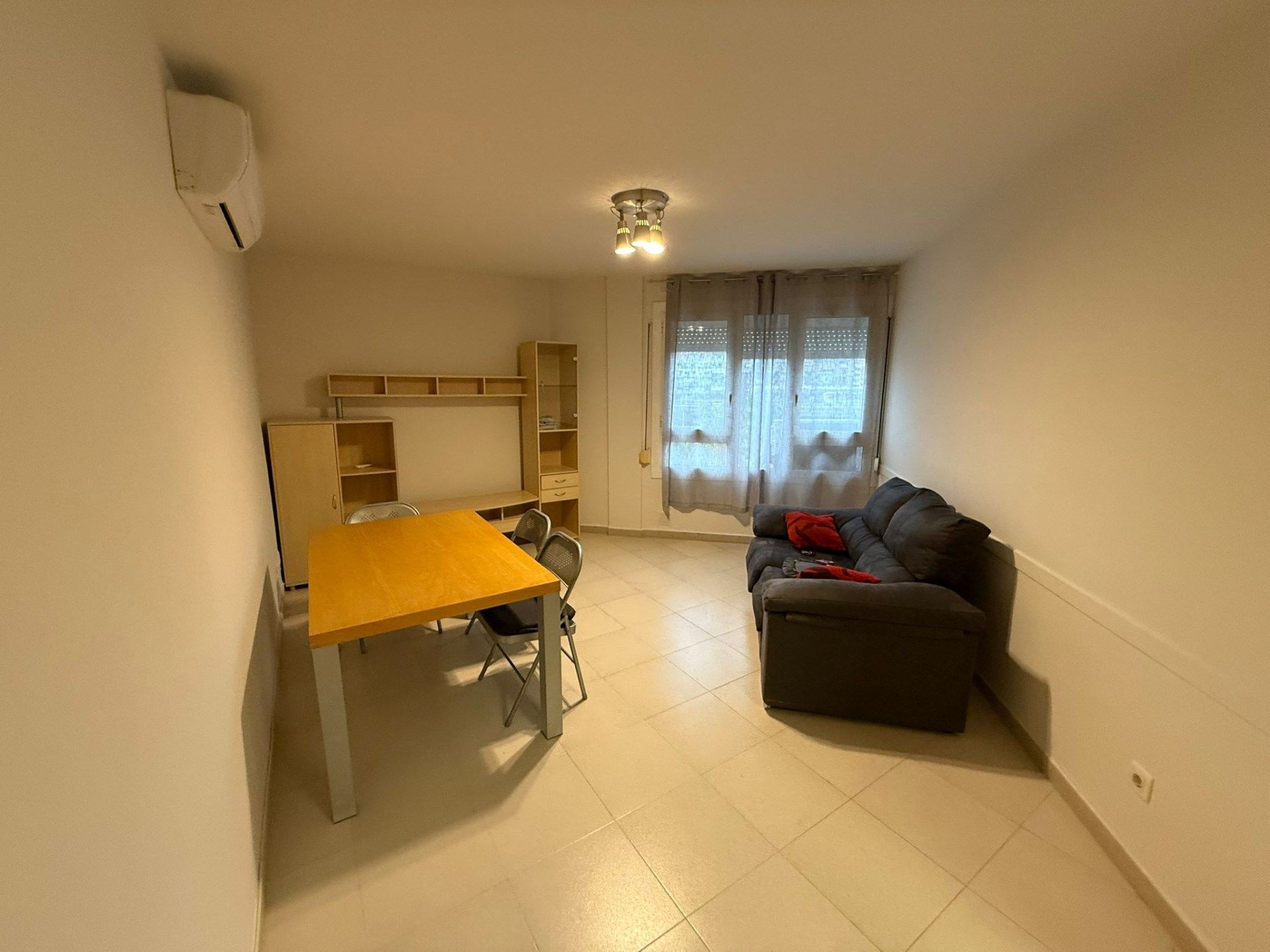 Living room of Flat to rent in Girona Capital  with Air Conditioner, Heating and Furnished