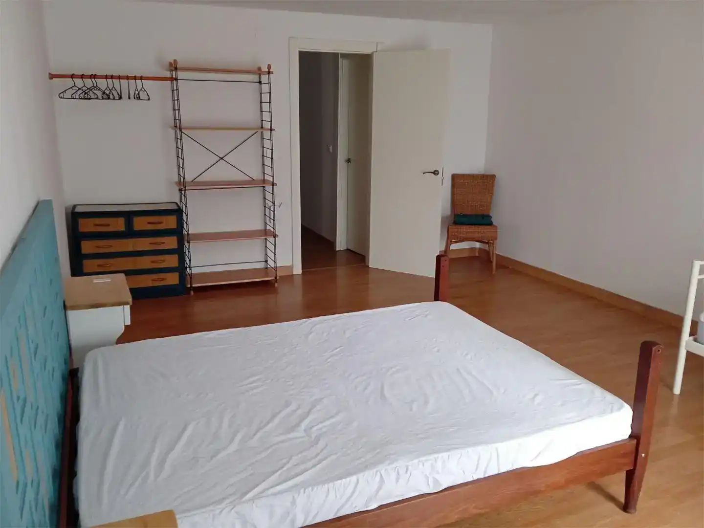 Schlafzimmer von Wohnung zur Miete in Alborge mit Balkon