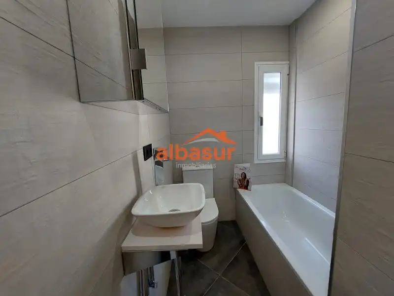 Baño de Piso de alquiler en Córdoba con Aire acondicionado, Terraza y Amueblado