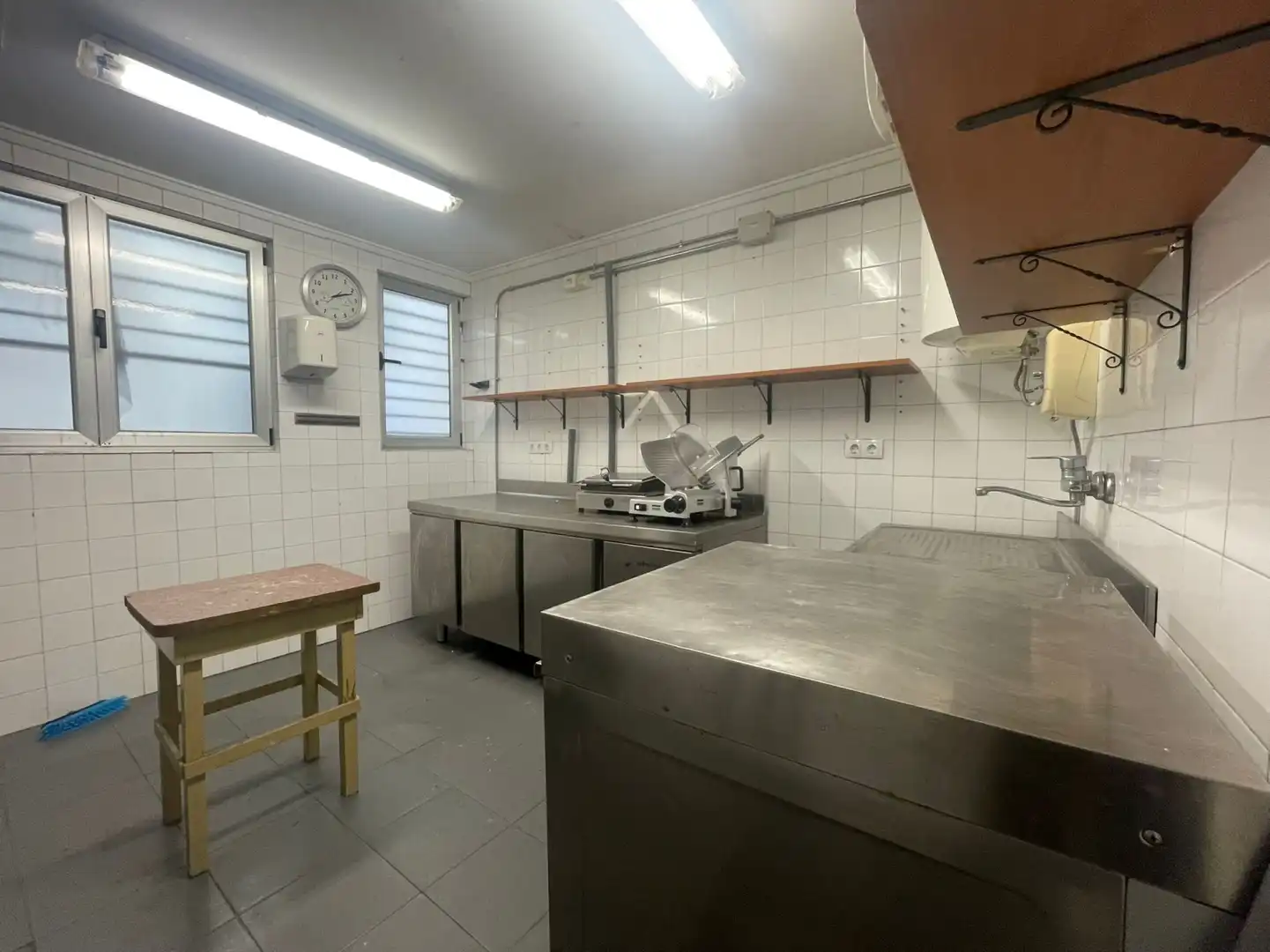 Cocina de Local de alquiler en Oviedo 