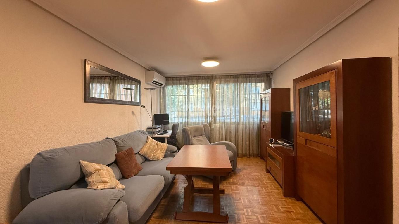 Sala d'estar de Pis en venda en  Madrid Capital