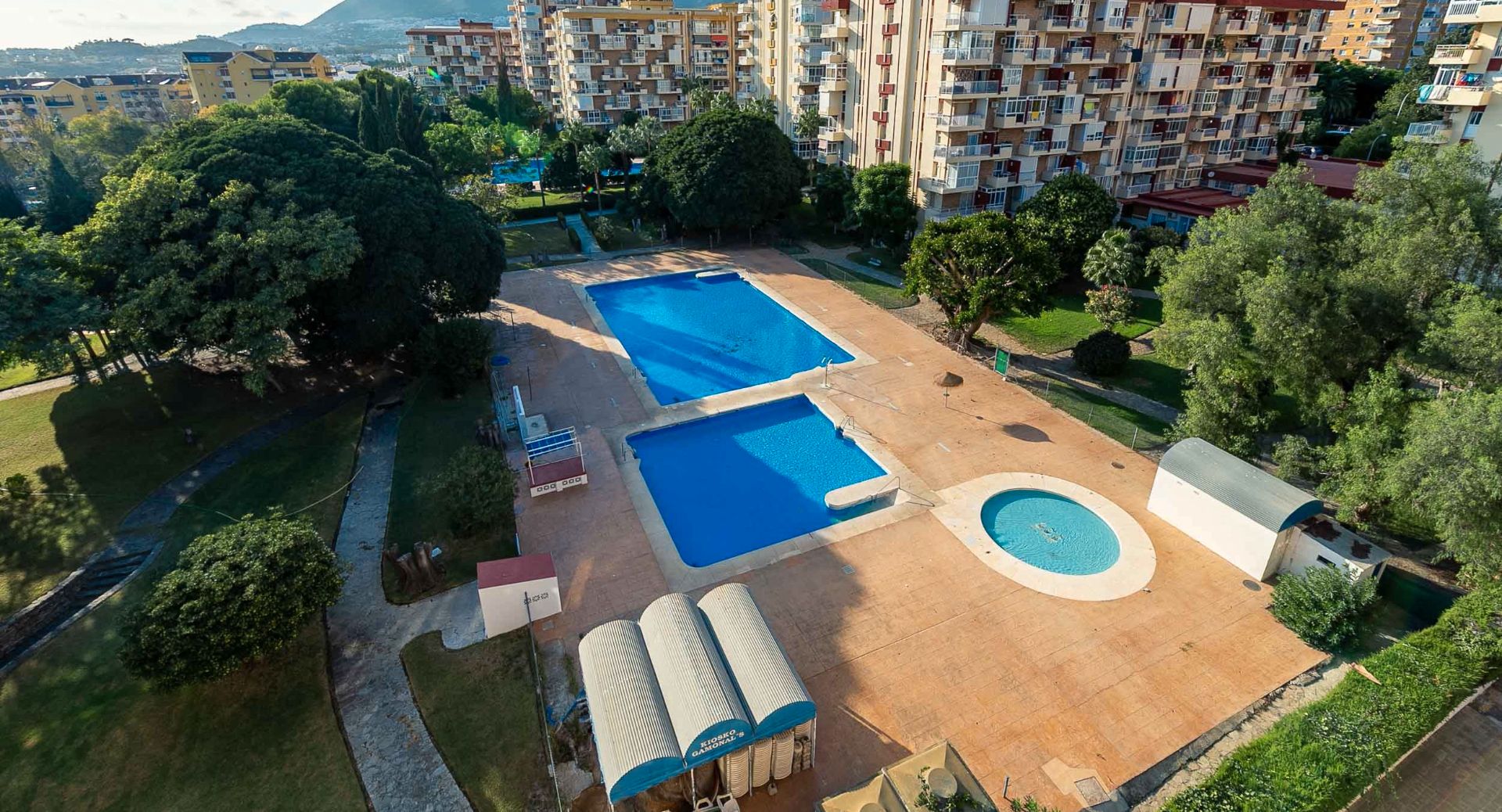 Piscina de Estudio en venta en Benalmádena con Terraza, Amueblado y Piscina comunitaria