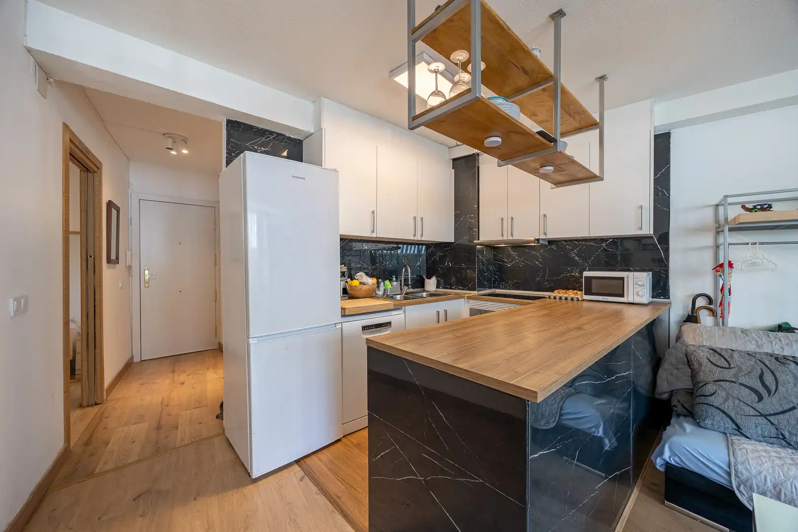 Kitchen of Flat for sale in Benidorm  with Swimming Pool, Furnished and Community pool