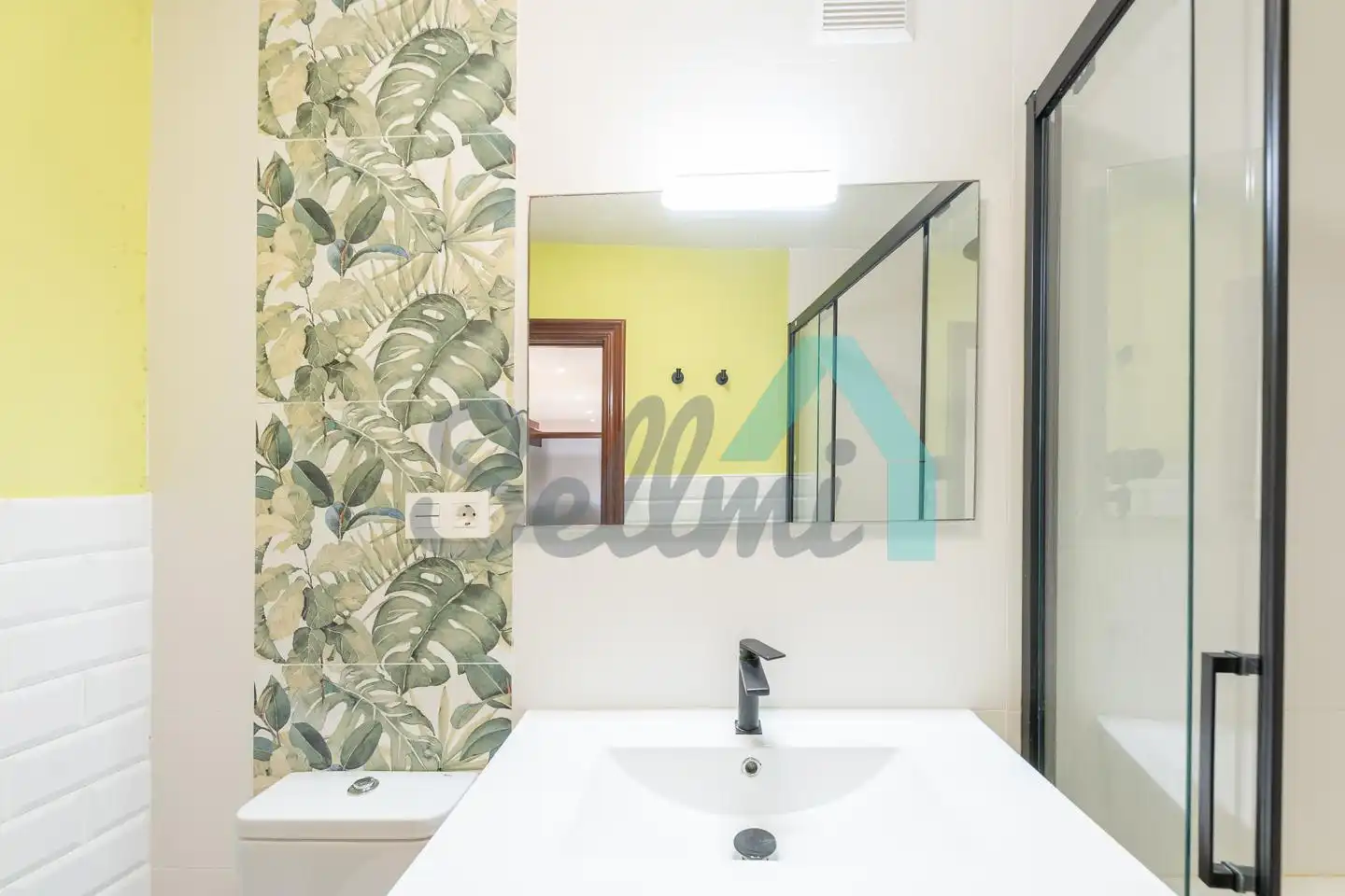 Bathroom of Flat for rent in Gijón   with Heating, Parquet flooring and Furnished