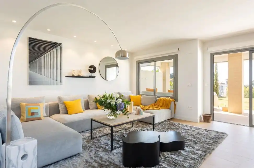 Wohnzimmer von Wohnung zur Miete in Mijas mit Klimaanlage, Privatgarten und Terrasse