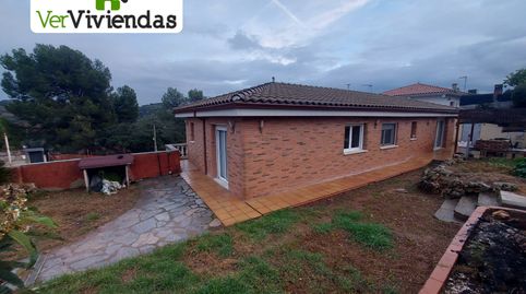 Bonita casa con jardín