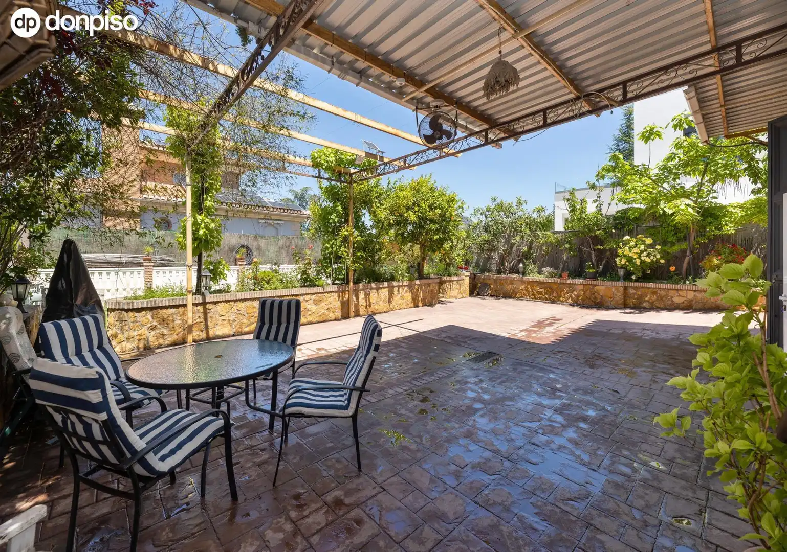 Houses for sale in Calle MULHACEN, 20, Barrio de la Vega