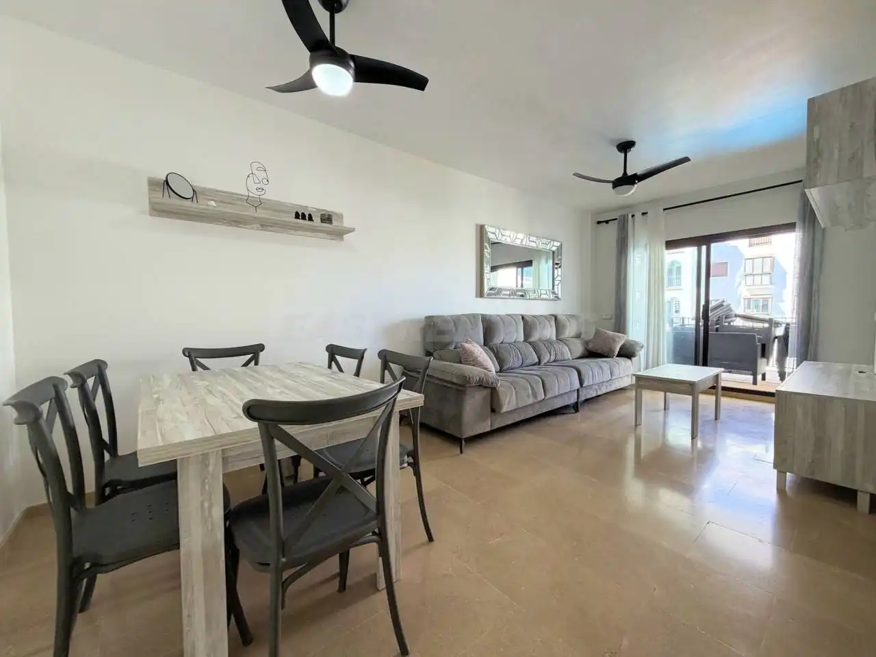 Sala de estar de Apartamento de alquiler en Manilva con Terraza, Amueblado y Alarma