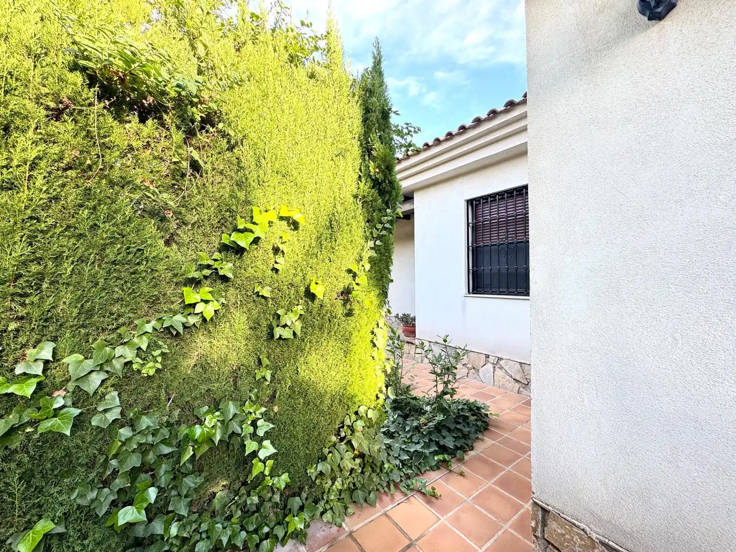 Exterior view of Houses for sale in Mutxamel  with Air Conditioner, Private garden and Terrace