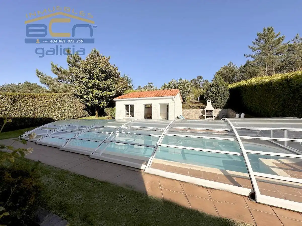 Piscina de Casa o xalet en venda en Santiago de Compostela  amb Calefacció, Jardí privat i Piscina