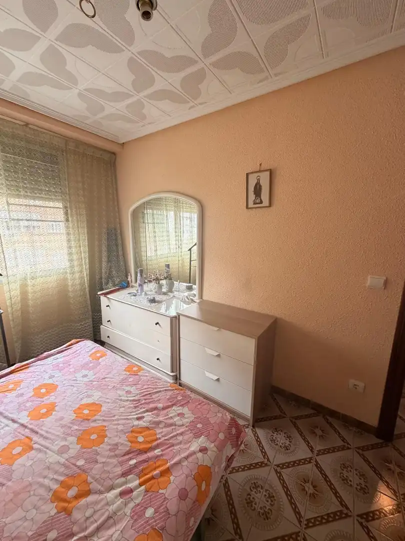 Dormitori de Apartament en venda en Valencia amb Aire condicionat i Balcó