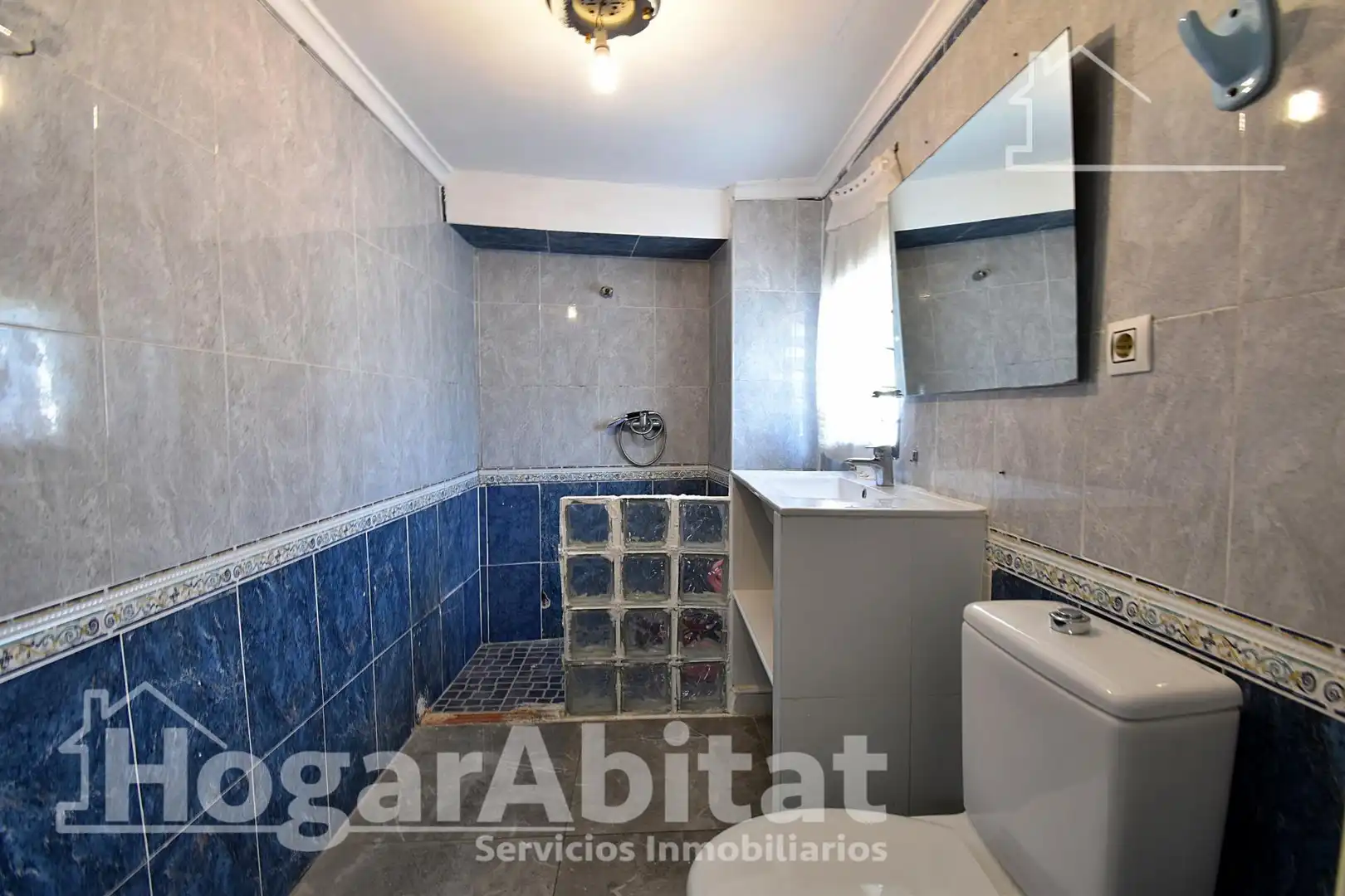 Bathroom of Houses for sale in Oliva  with Air Conditioner, Heating and Terrace