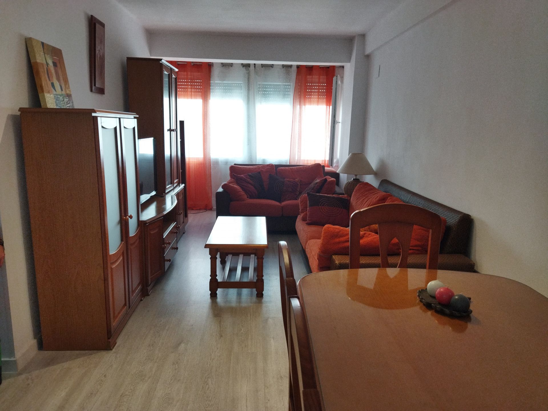 Sala d'estar de Pis de lloguer en Estepona amb Aire condicionat i Moblat