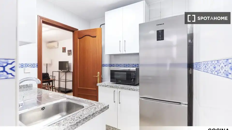 Kitchen of Flat for rent in Sevilla  with Air Conditioner, Heating and Furnished