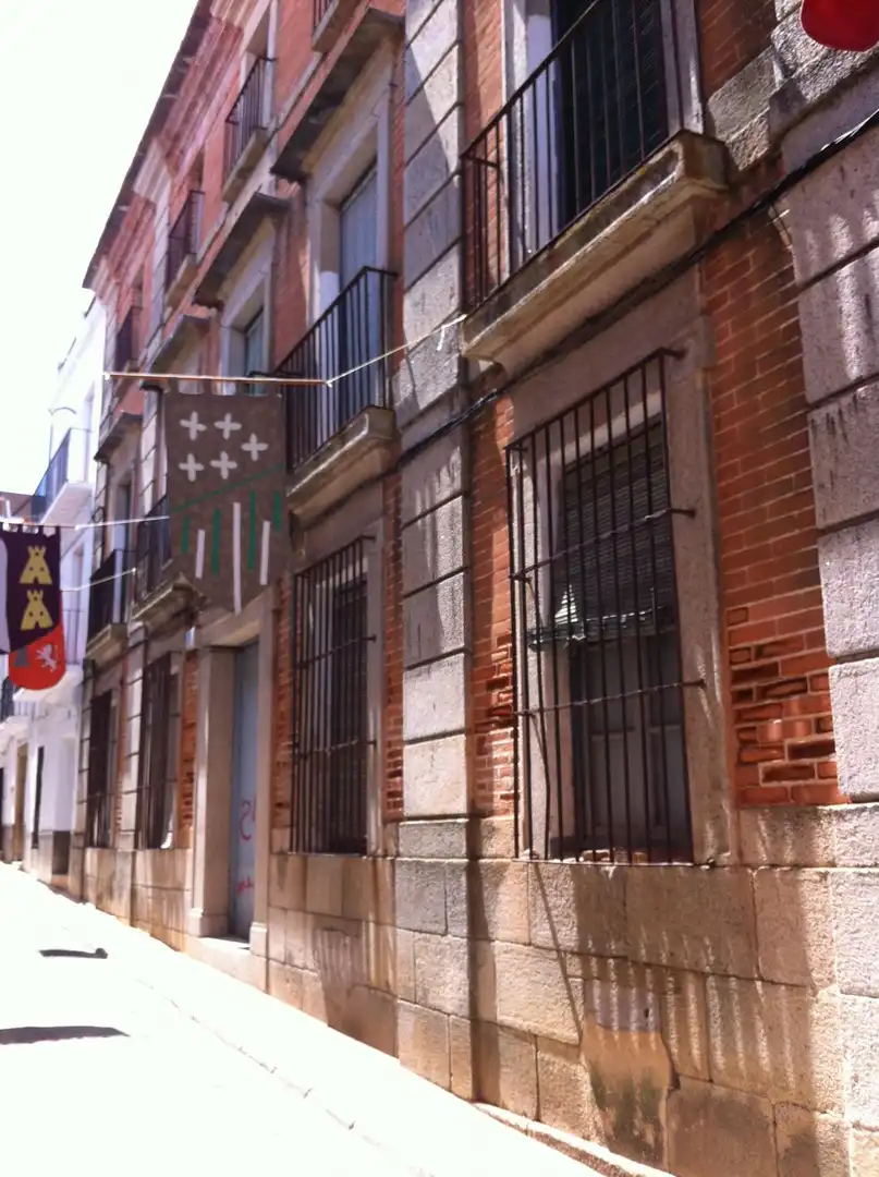 Vista exterior de Edifici en venda en Alburquerque