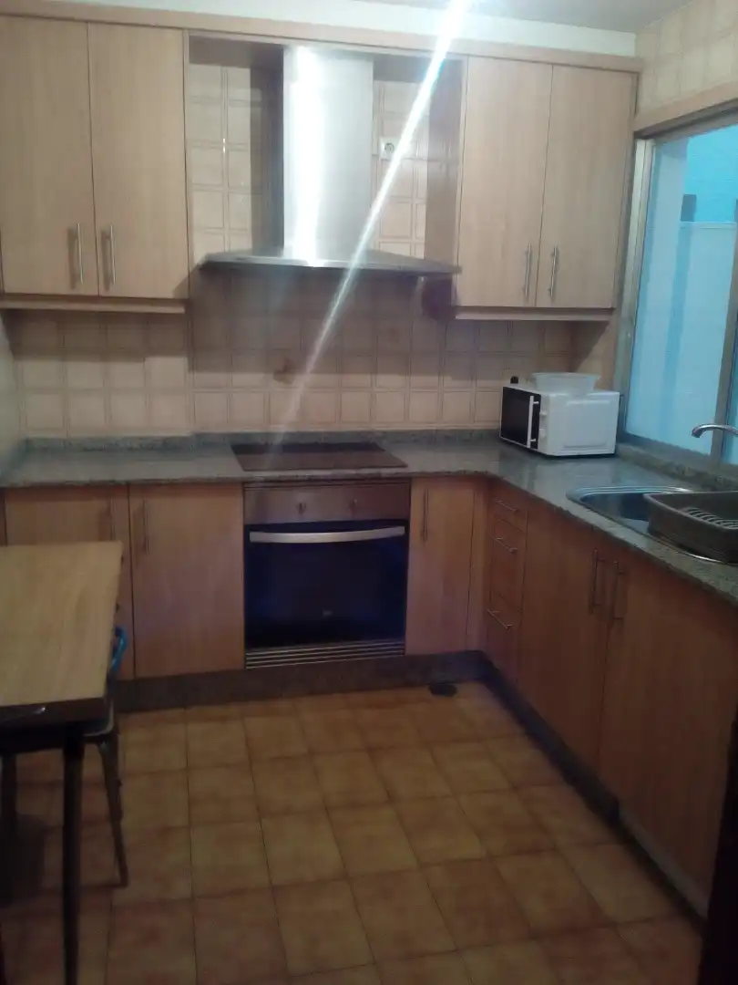 Cocina de Piso de alquiler en Santiago de Compostela  con Calefacción, Parquet y Amueblado