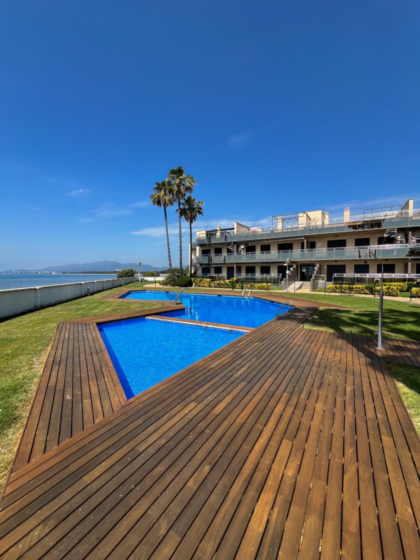 Piscina de Apartament en venda en Mont-roig del Camp amb Aire condicionat, Calefacció i Jardí privat