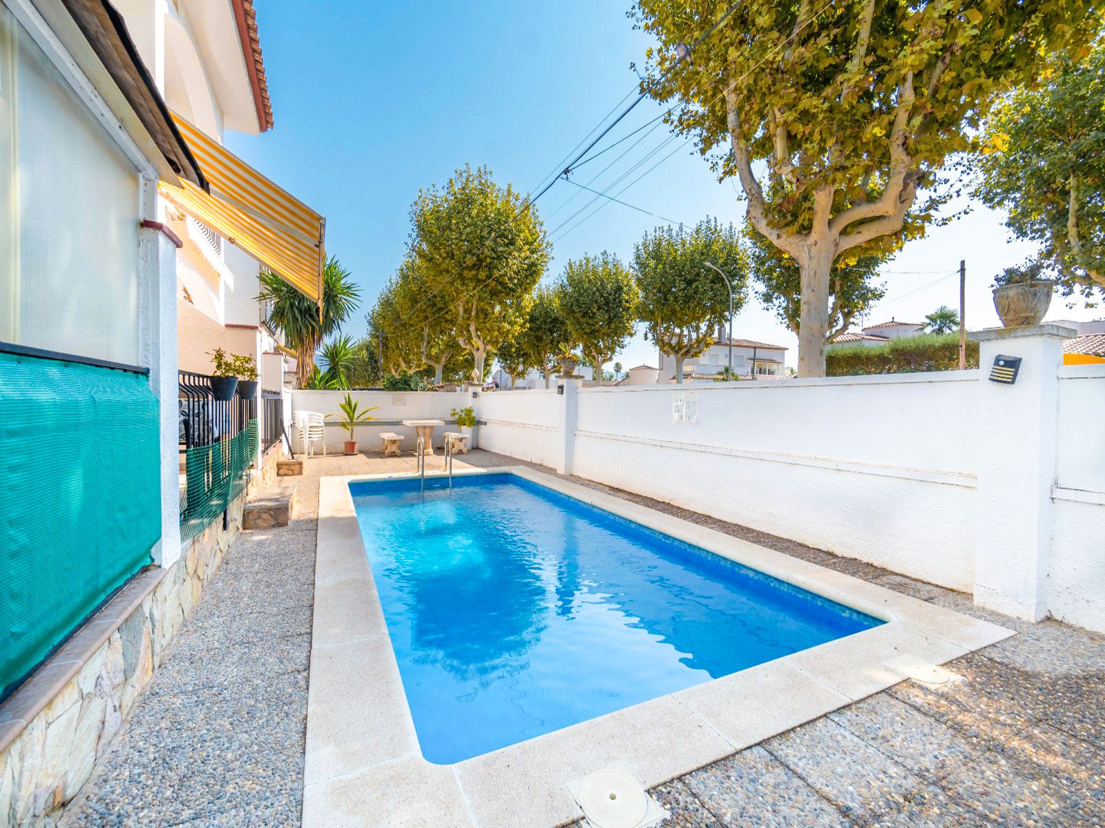 Swimming pool of House or chalet for sale in Empuriabrava  with Air Conditioner, Terrace and Balcony