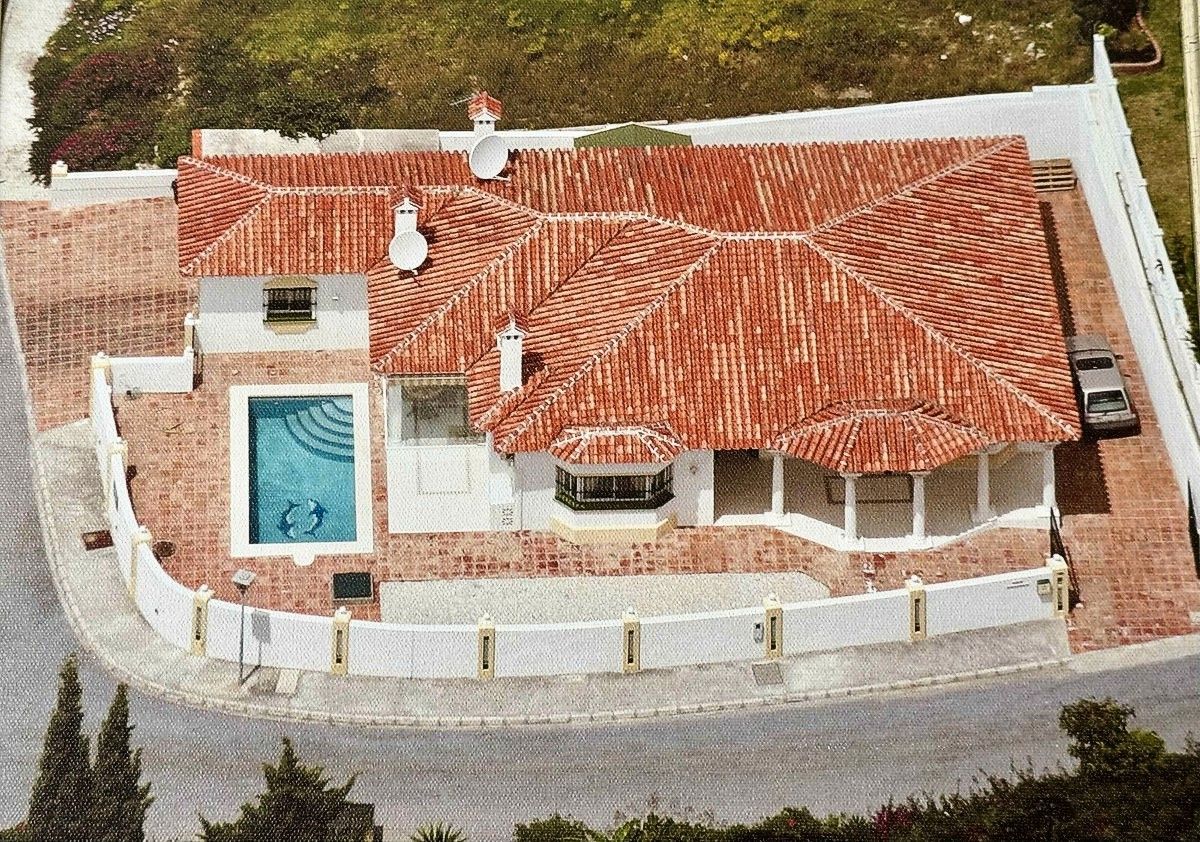 Vista exterior de Casa o xalet en venda en Mijas amb Aire condicionat, Jardí privat i Terrassa