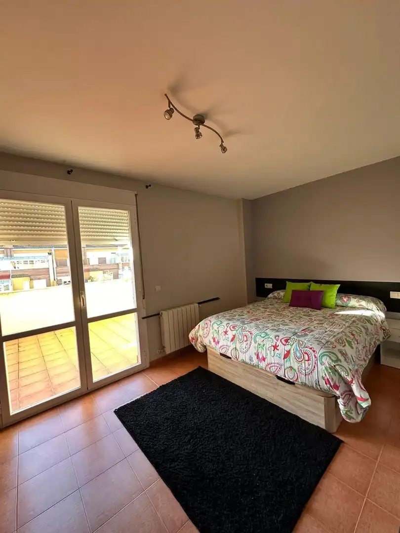 Habitación de Casa adosada en venta en Hospital de Órbigo con Calefacción, Jardín privado y Parquet