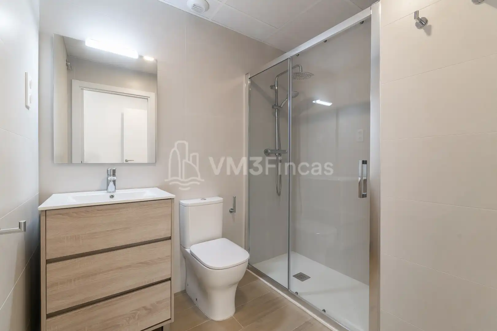Baño de Ático de alquiler en Santa Coloma de Gramenet con Aire acondicionado, Calefacción y Terraza