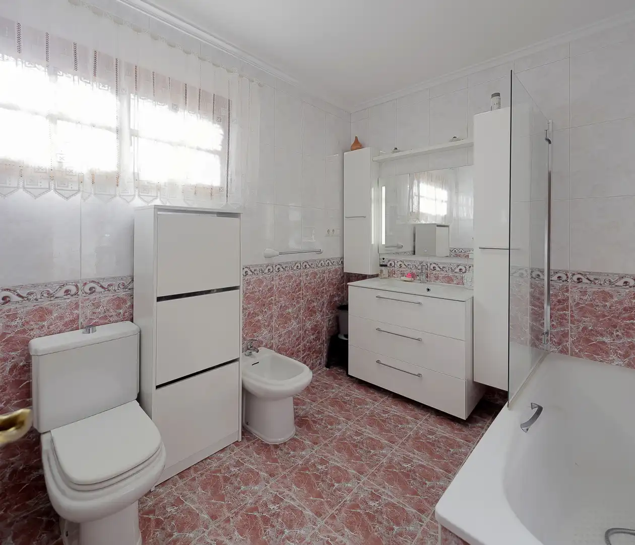 Bany de Casa o xalet en venda en Gijón  amb Calefacció, Jardí privat i Parquet