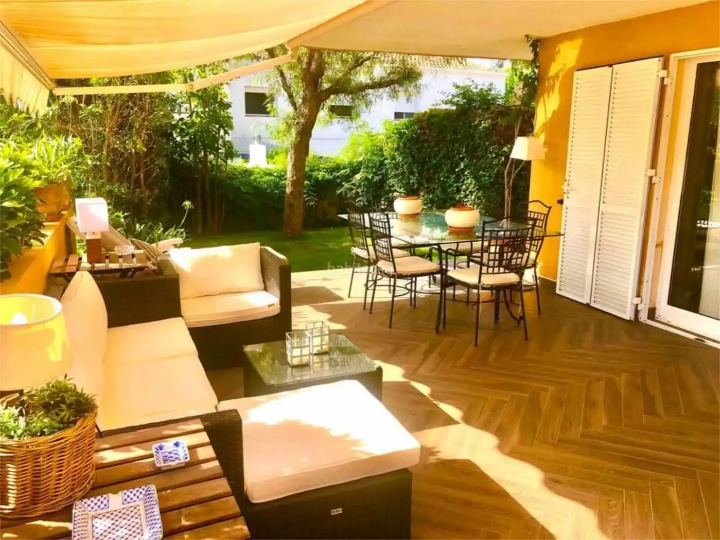 Apartament amb piscina de lloguer a Carrer Gèvova 3
