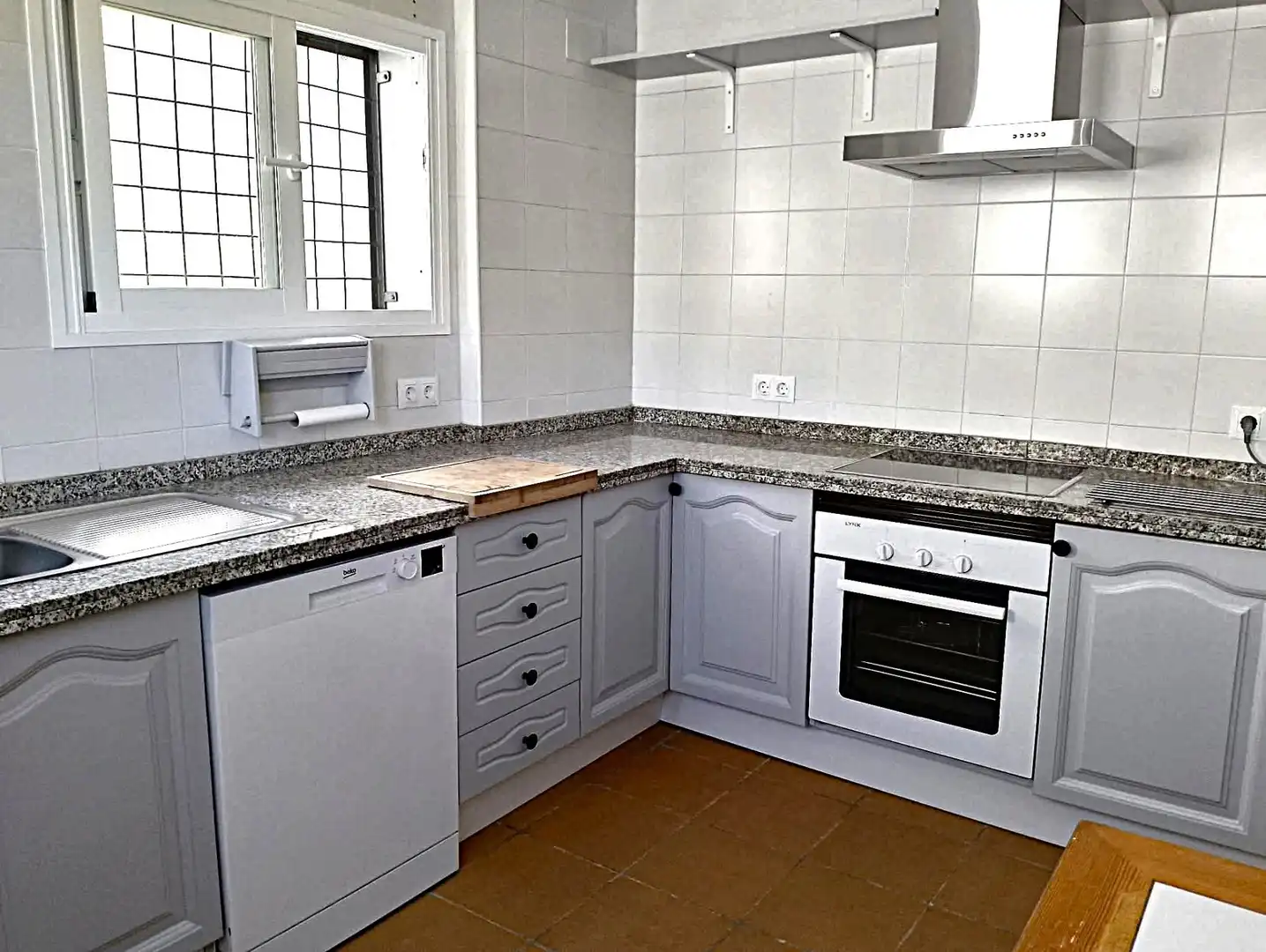 Küche von Wohnung zur Miete in Málaga mit Klimaanlage, Privatgarten und Terrasse