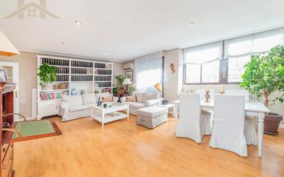 Living room of Flat for sale in Tres Cantos  with Air Conditioner, Heating and Furnished