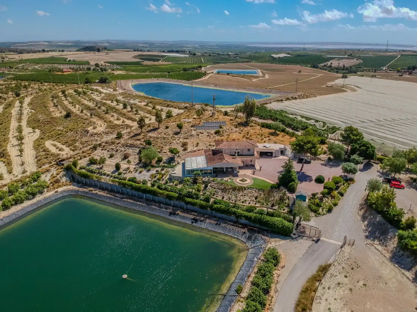 Vista exterior de Finca rústica en venda en San Miguel de Salinas amb Aire condicionat, Calefacció i Jardí privat