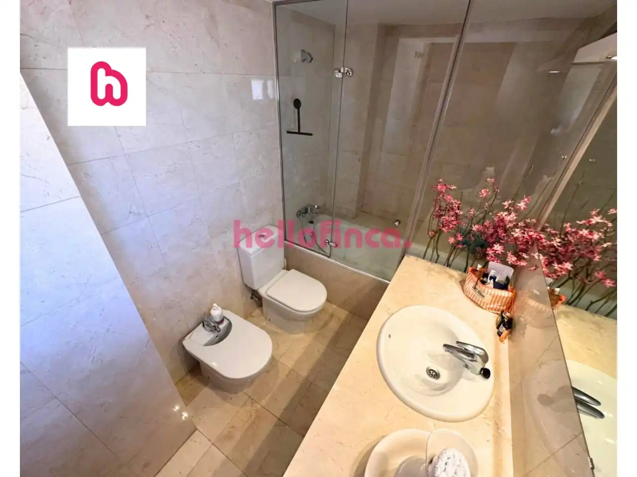 Badezimmer von Maisonette zum Verkauf in Badalona mit Heizung, Parkett und Terrasse