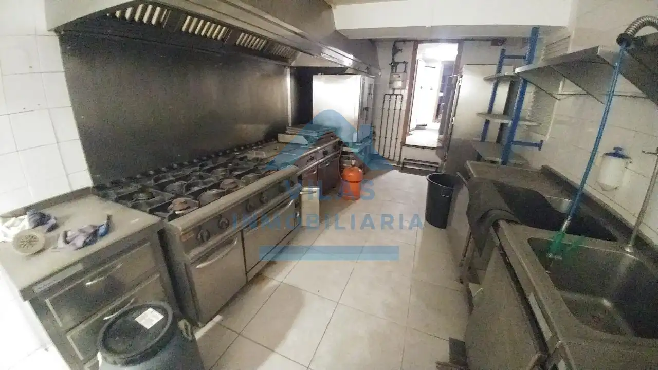 Cuina de Local de lloguer en Ames amb Terrassa